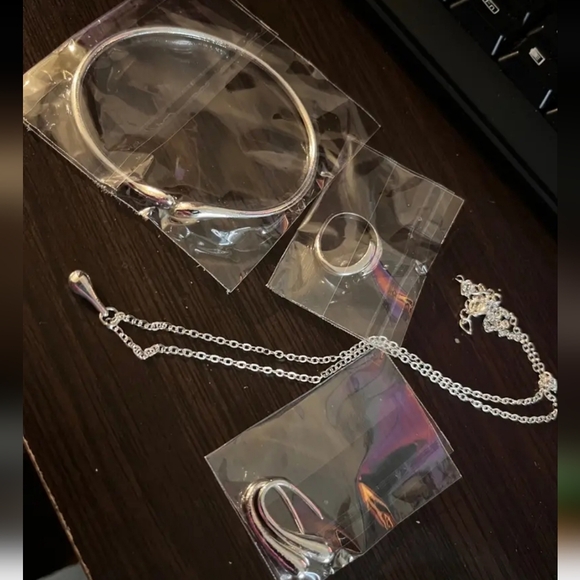 COPY - .925 stamped plated teardrop necklace bracelet earrings adjustable ring … - Picture 5 of 9